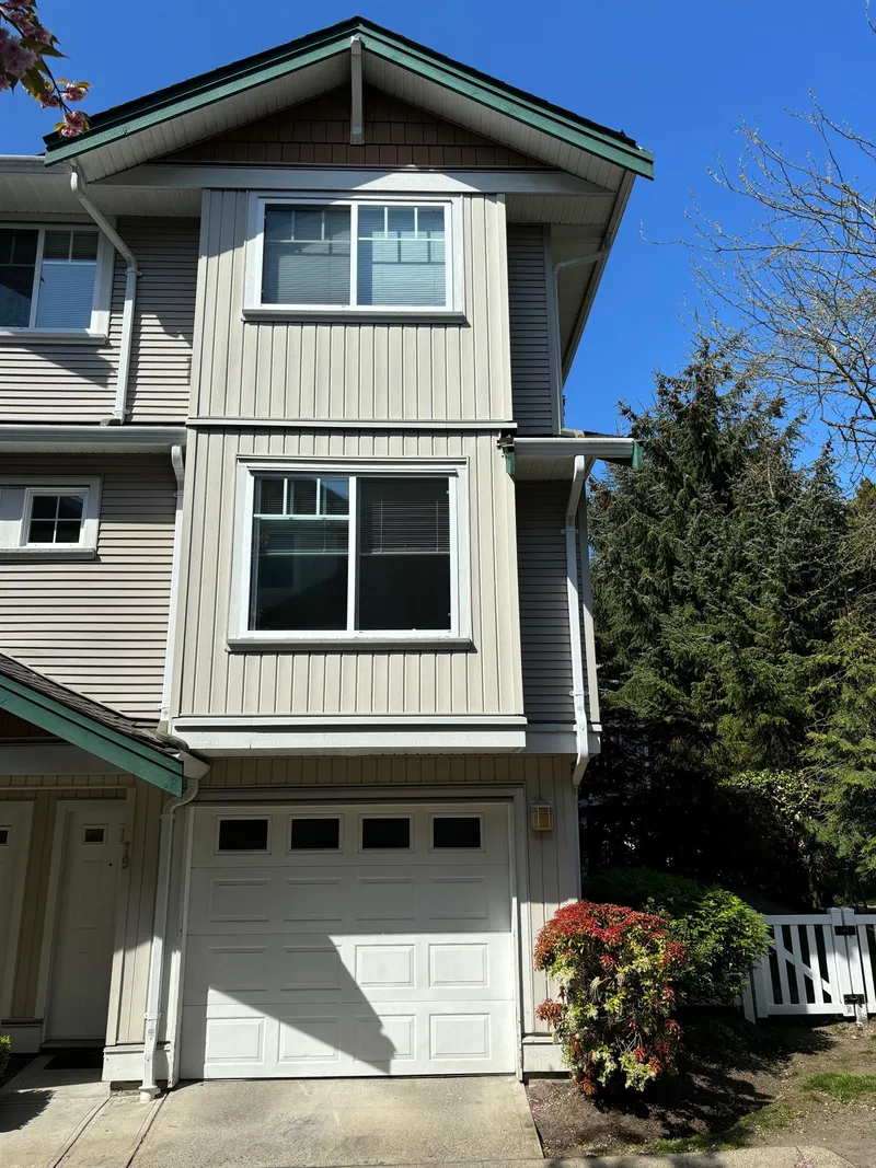 79 12711 64 AVENUE - photo 1 of 23