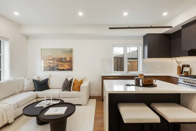 1 552 KASLO STREET - photo 3 of 25