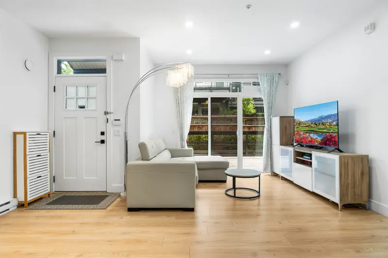 106 7131 17TH AVENUE - photo 2 of 25