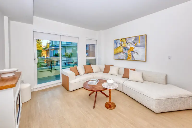 368 422 E 3RD STREET - photo 3 of 25