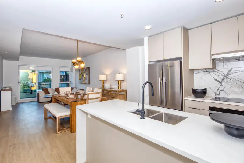 368 422 E 3RD STREET - photo 4 of 25