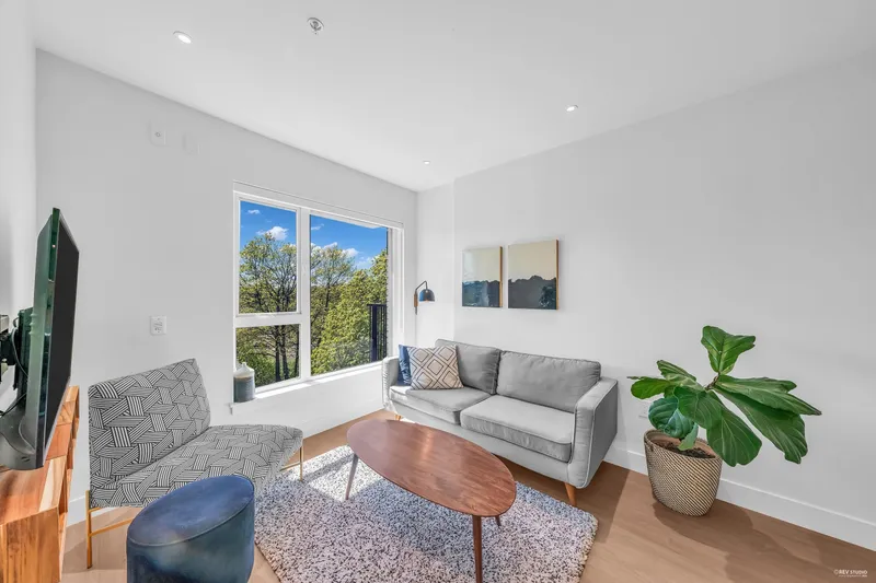 506 2235 E BROADWAY - photo 4 of 22