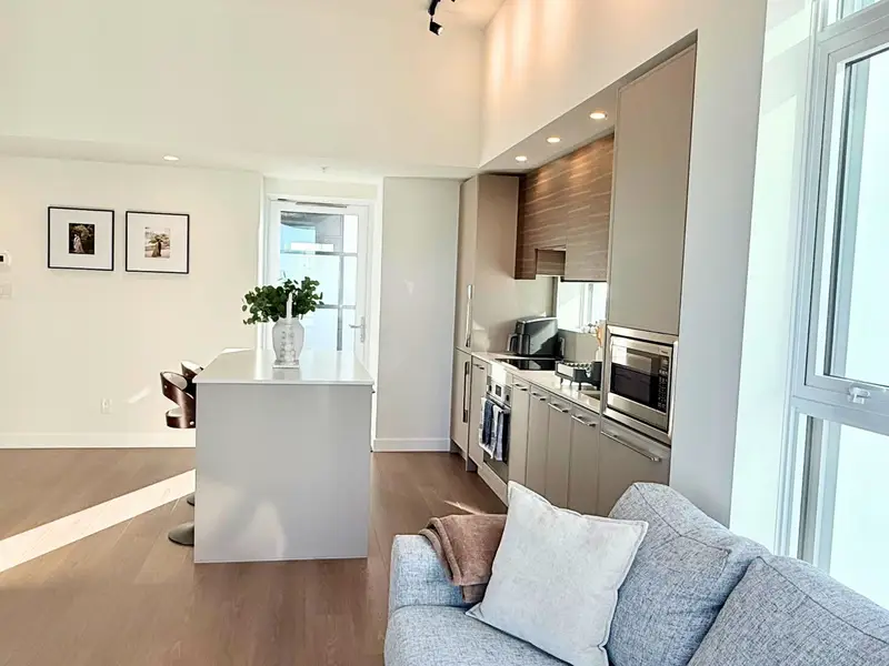 3304 13745 GEORGE JUNCTION STREET - photo 2 of 10