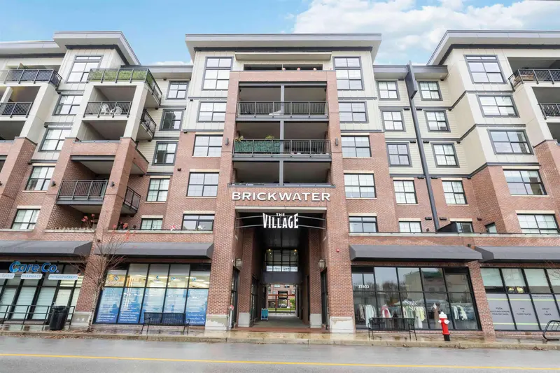 415 22633 SELKIRK AVENUE - photo 1 of 25