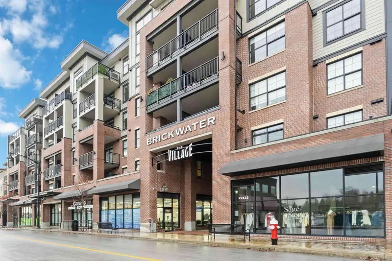 415 22633 SELKIRK AVENUE - photo 2 of 25