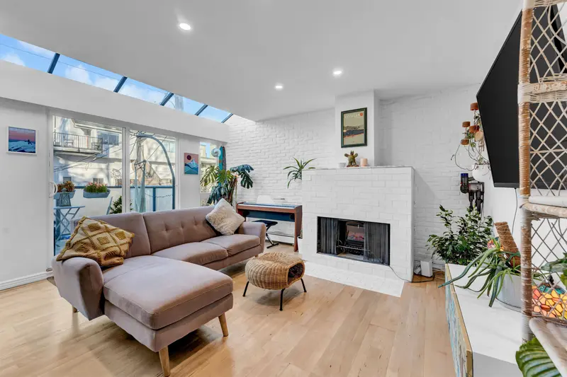 204 2125 YORK AVENUE - photo 1 of 24