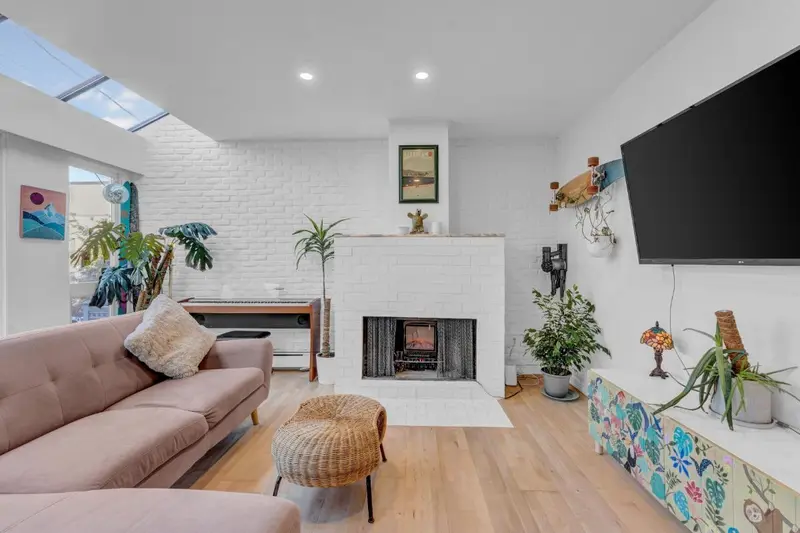 204 2125 YORK AVENUE - photo 4 of 24