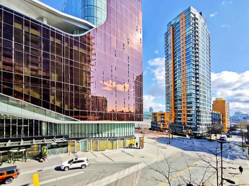 351 38 SMITHE STREET - photo 1 of 25