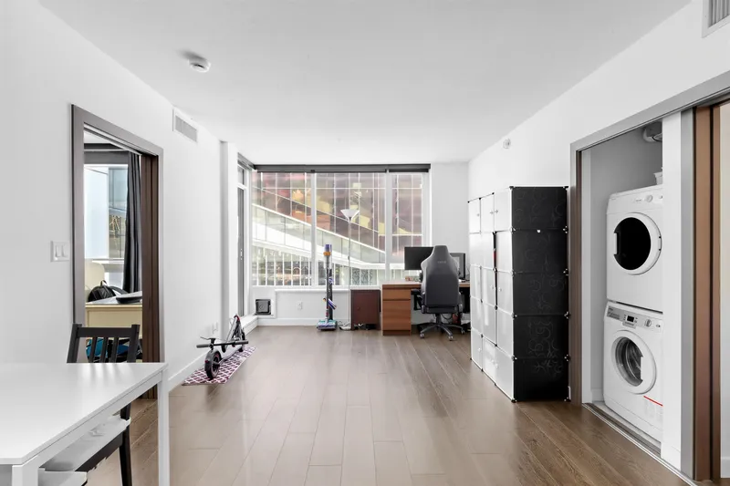 351 38 SMITHE STREET - photo 4 of 25