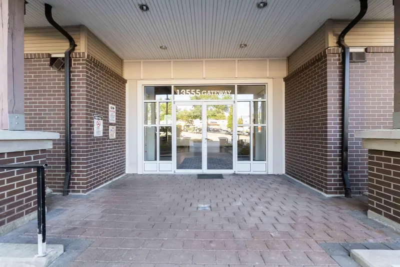 215 13555 GATEWAY DRIVE DRIVE - photo 4 of 25