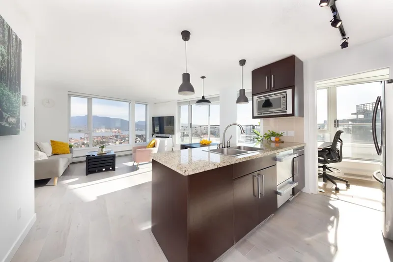 3705 188 KEEFER PLACE - photo 1 of 25