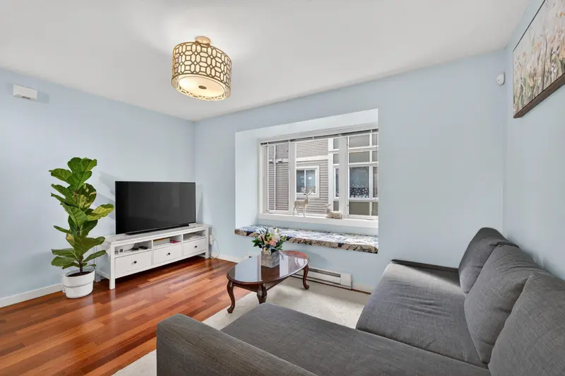 11 6498 ELGIN AVENUE - photo 4 of 25