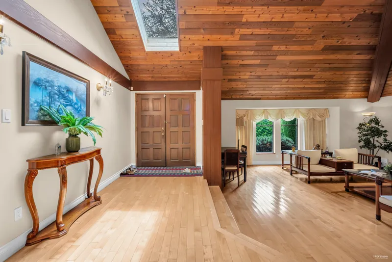 11681 SUMMIT CRESCENT - photo 2 of 25