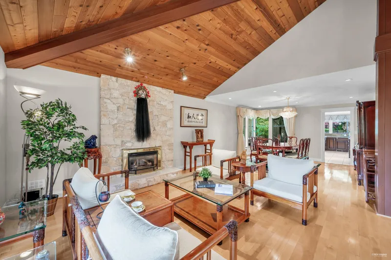 11681 SUMMIT CRESCENT - photo 3 of 25