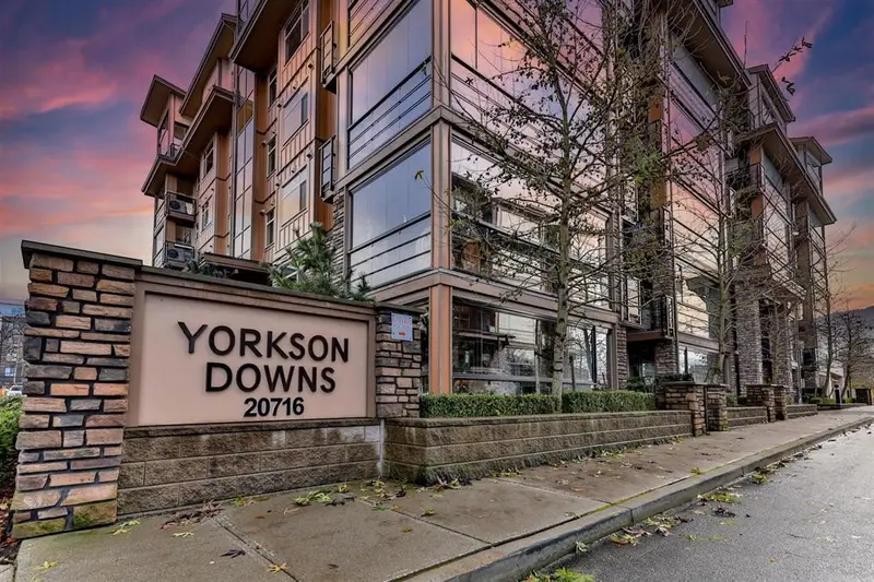 B627 20716 WILLOUGHBY TOWN CENTER DRIVE - photo 2 of 20