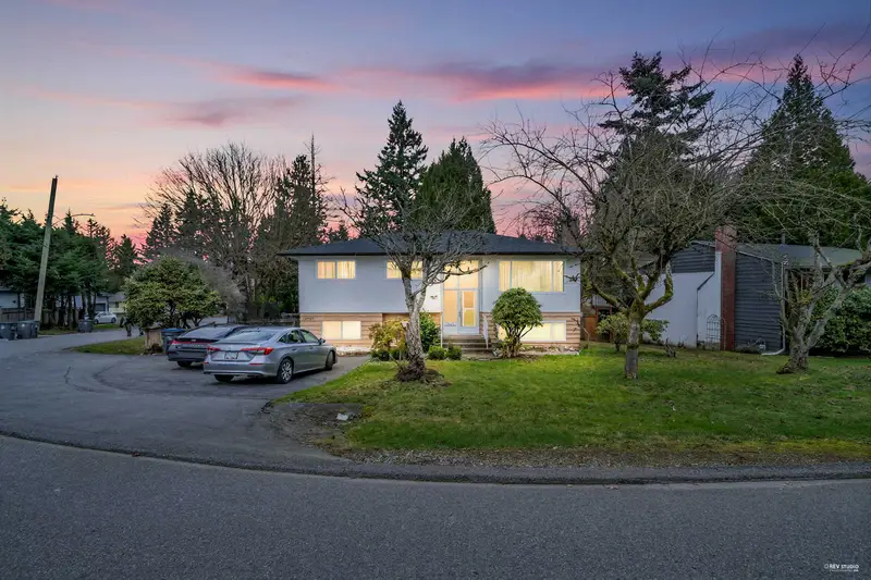 12521 GROVE CRESCENT - photo 2 of 25