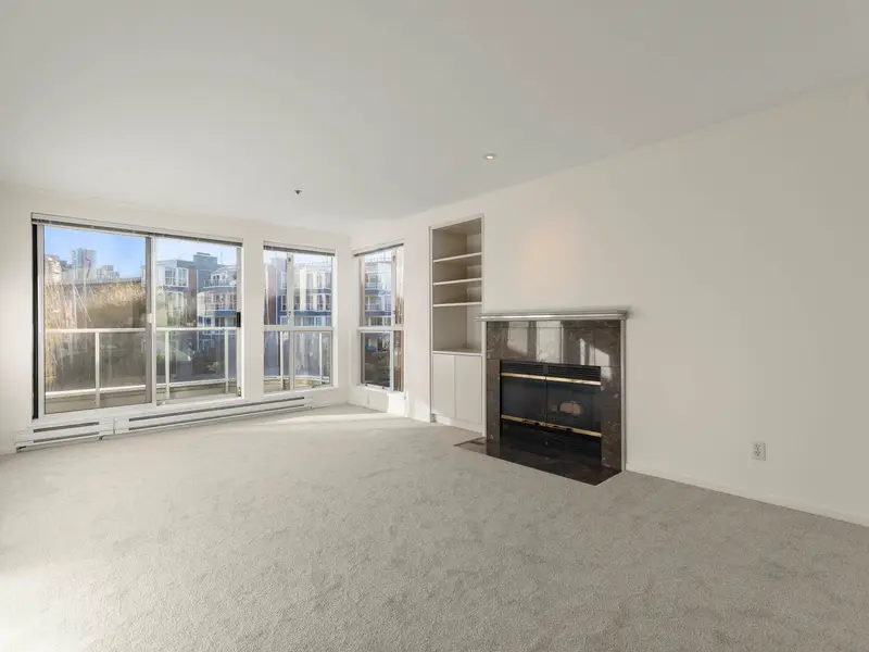 202 1551 MARINER WALK - photo 2 of 25