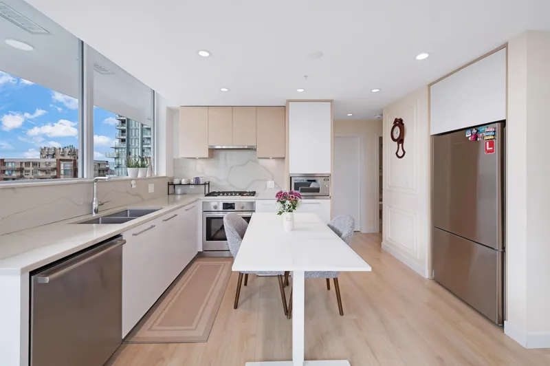 1309 567 CLARKE ROAD - photo 2 of 25