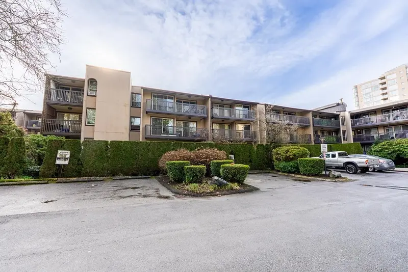 216 9847 MANCHESTER DRIVE - photo 3 of 25