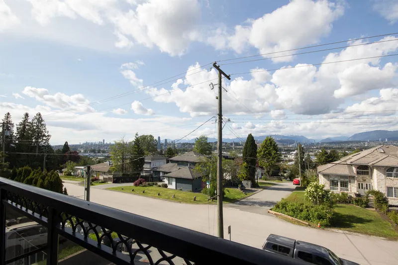 12136 100A AVENUE - photo 3 of 25