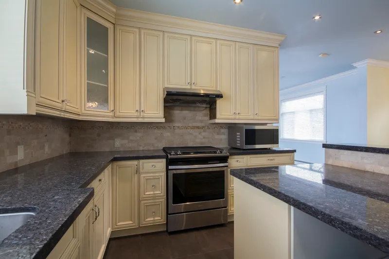 12136 100A AVENUE - photo 4 of 25