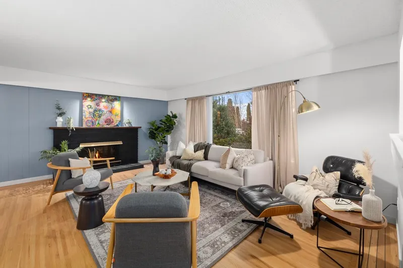 3878 ROYAL OAK AVENUE - photo 3 of 25