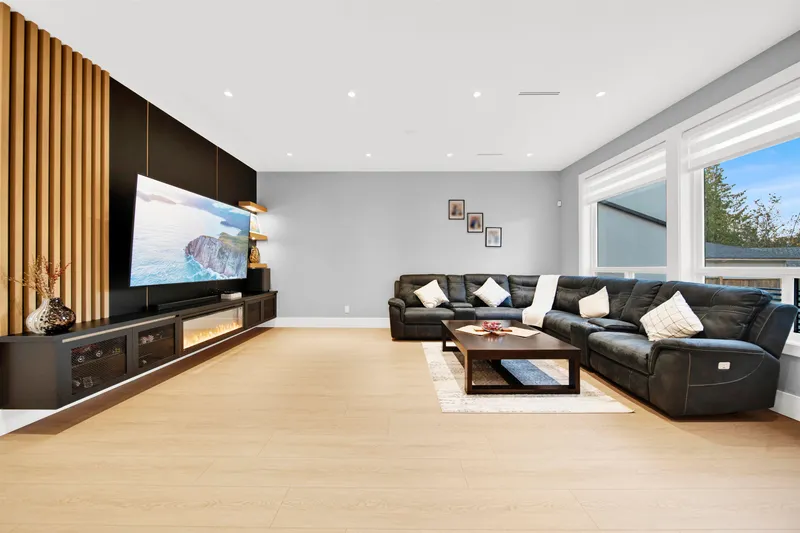 14169 75A AVENUE - photo 3 of 25