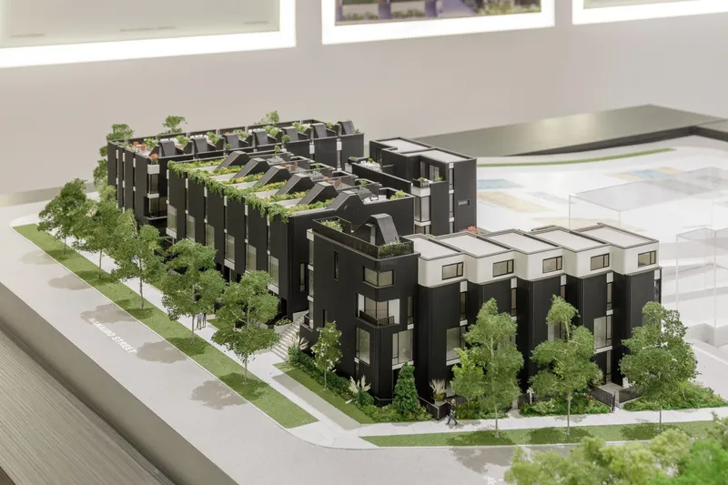 2406 E 12TH AVENUE - photo 4 of 24