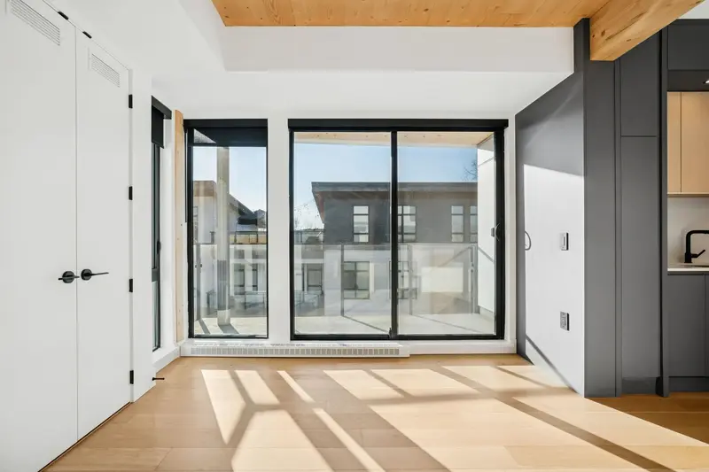 511 310 SALTER STREET - photo 2 of 25