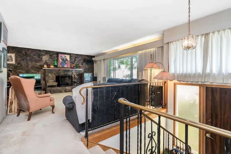 2141 WARE STREET - photo 4 of 25