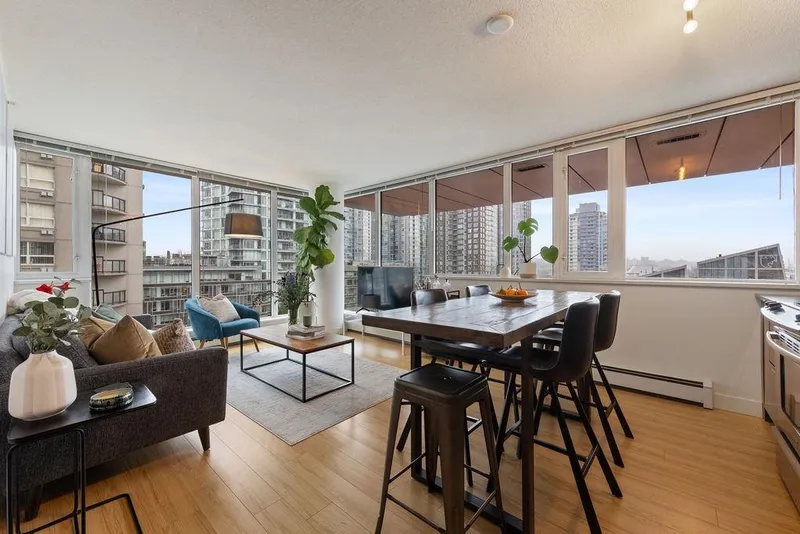 609 1325 ROLSTON STREET - photo 2 of 19