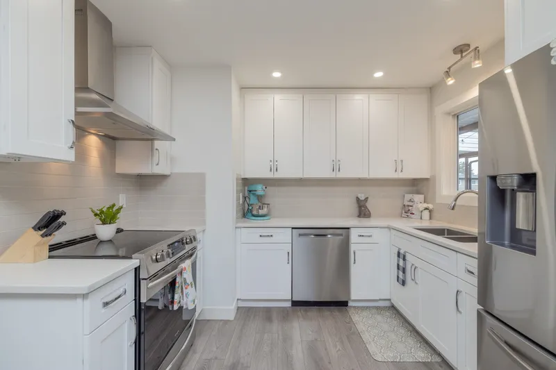 32073 WESTVIEW AVENUE - photo 4 of 25