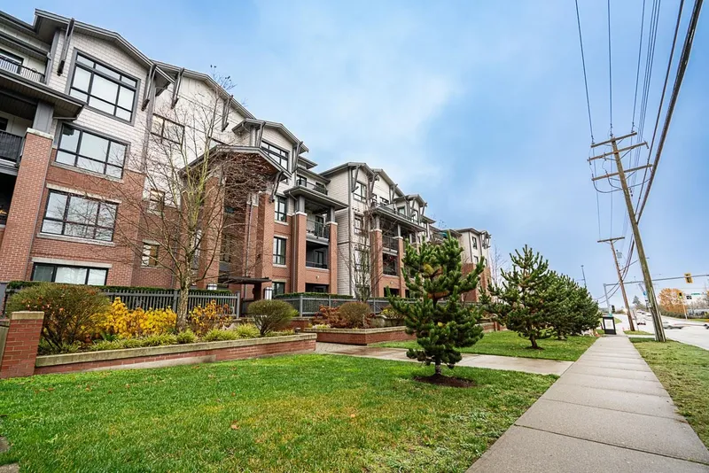 416 2960 151 STREET - photo 3 of 25