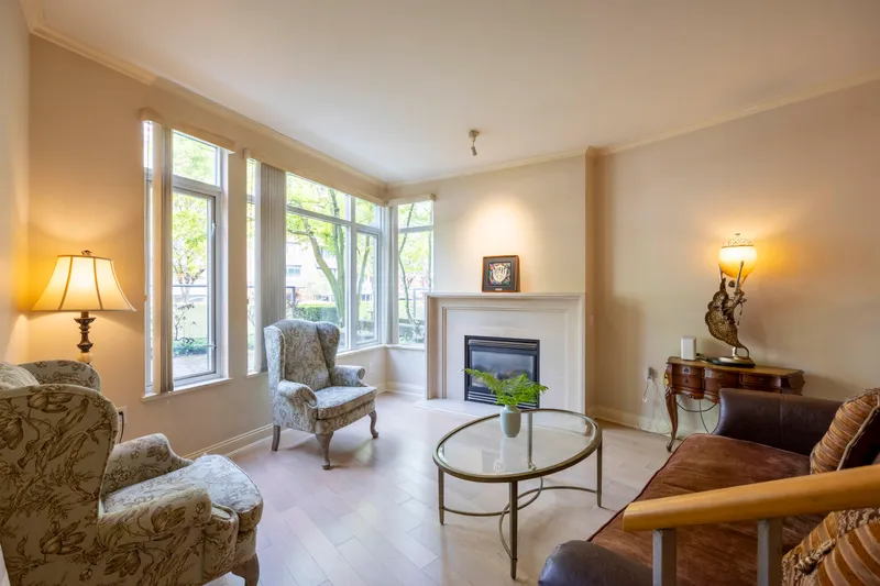 205 638 W 45TH AVENUE - photo 3 of 25