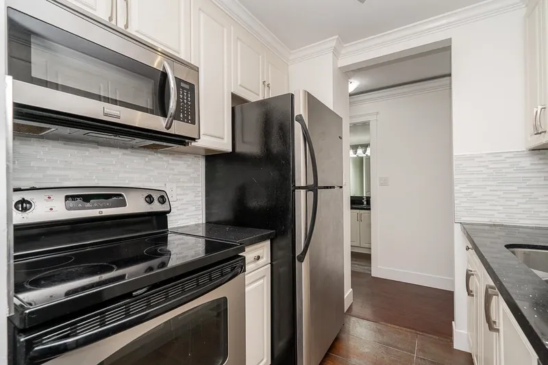 8 1850 E SOUTHMERE CRESCENT - photo 1 of 25