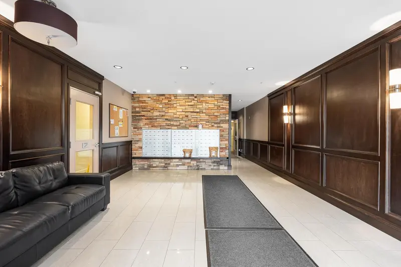 432 8067 207 STREET - photo 3 of 25