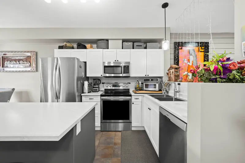 38 18701 66 AVENUE - photo 3 of 25