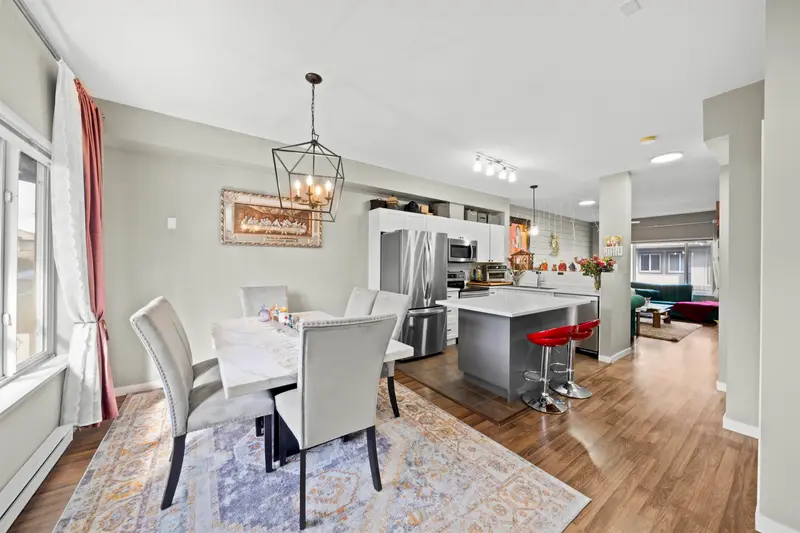 38 18701 66 AVENUE - photo 4 of 25