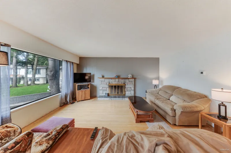 10122 127B STREET - photo 3 of 25