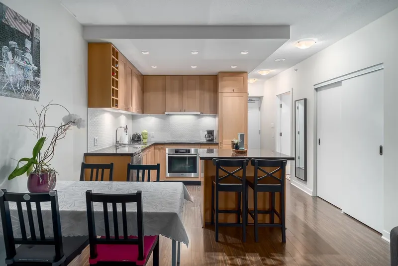 1905 821 CAMBIE STREET - photo 3 of 19