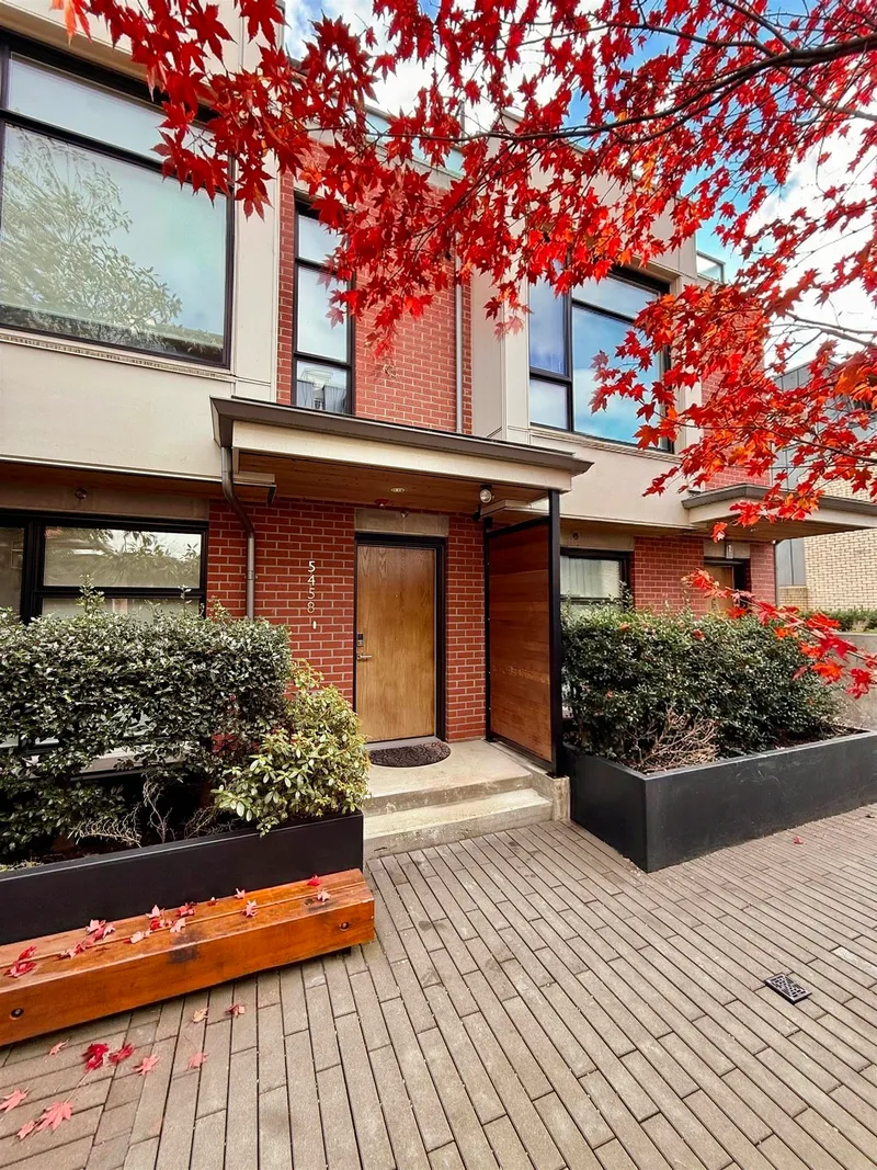 5458 OAK STREET - photo 3 of 25