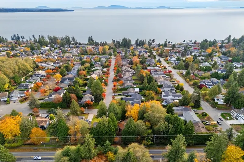 13317 15B AVENUE - photo 4 of 25