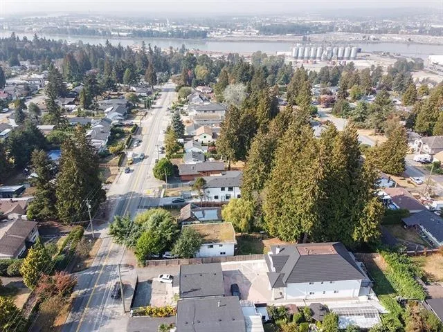 11539 96 AVENUE - photo 2 of 24