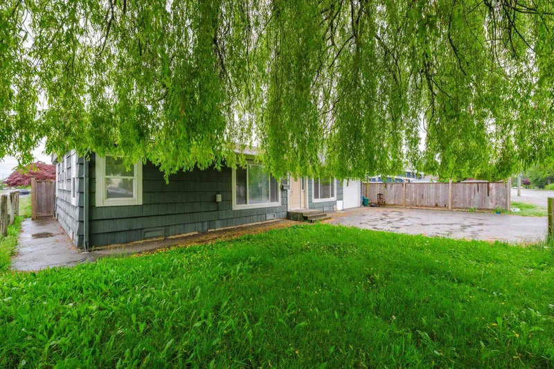 7683 HURD STREET - photo 4 of 25