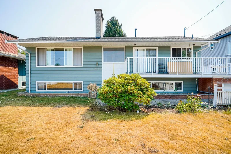 13792 112 AVENUE - photo 1 of 25