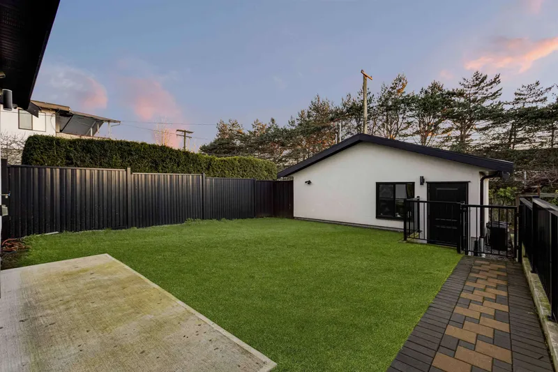 2666 E 8TH AVENUE - photo 3 of 25