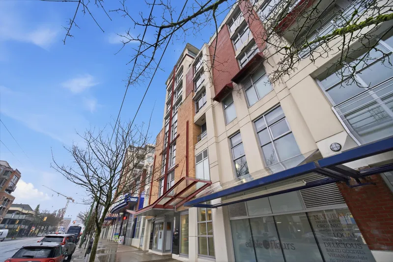 511 2268 W BROADWAY - photo 3 of 17