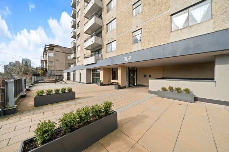 1002 209 CARNARVON STREET - photo 2 of 25