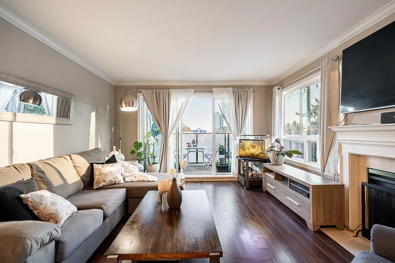 313 1830 E SOUTHMERE CRESCENT - photo 1 of 25