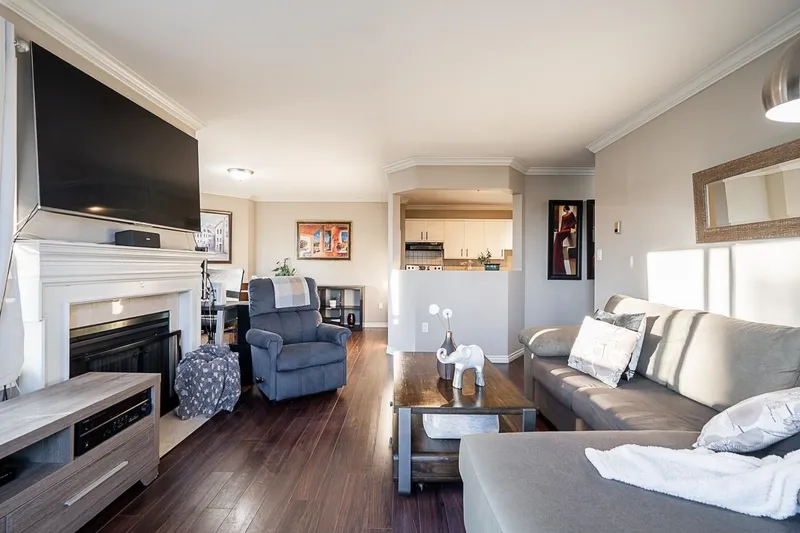 313 1830 E SOUTHMERE CRESCENT - photo 3 of 25